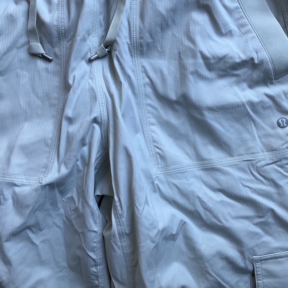 Lululemon Dance Studio Relaxed Fit Mid-Rise Cargo Pant in Bone Size Small - Picture 10 of 13